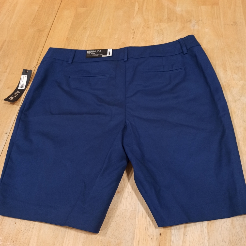 Apt 9 Essentials Womens Stretch Cuffed SHORTS - Size 12- Blue Flat Front